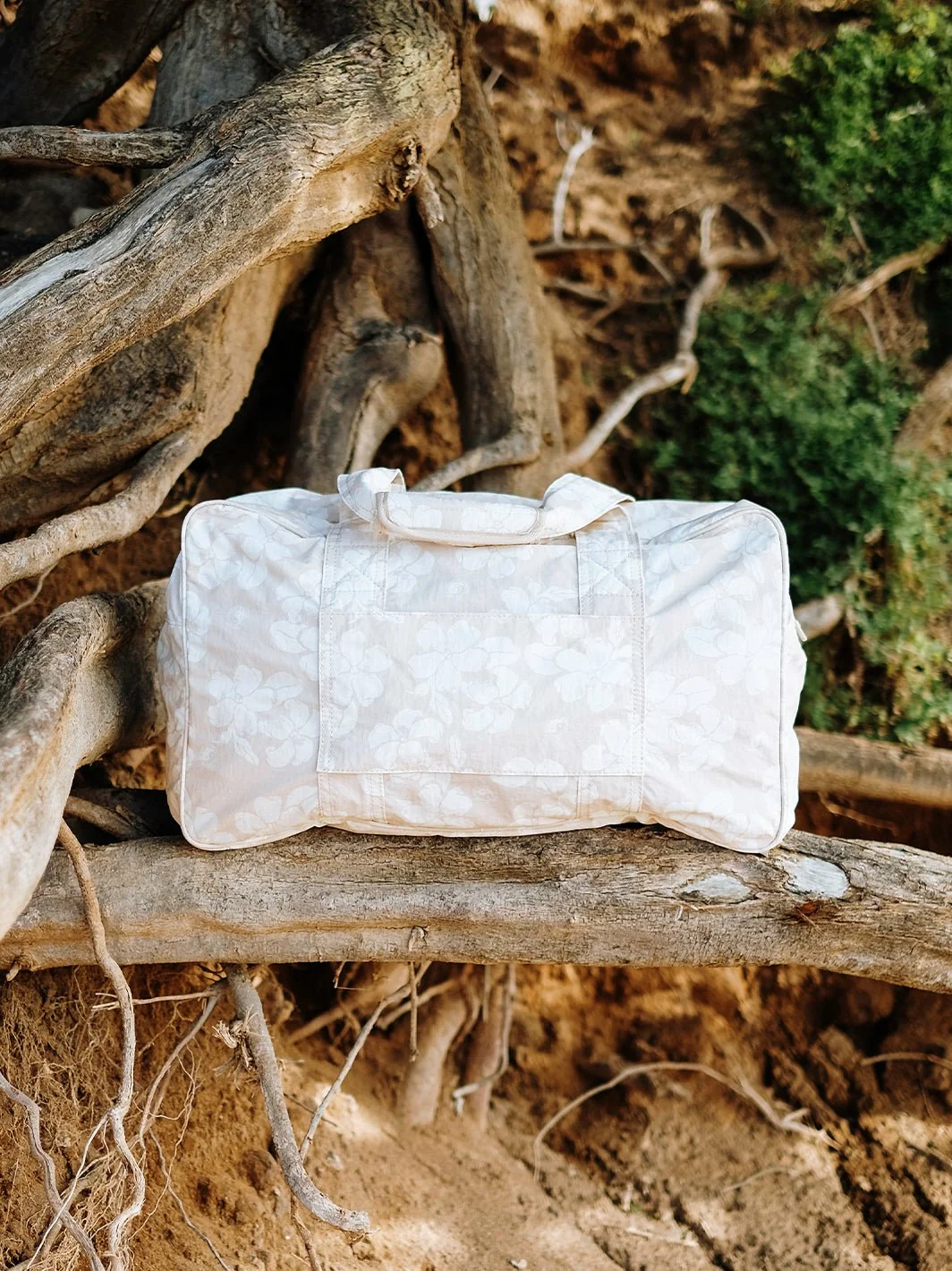 Aloha Collection Puakenikeni Distressed Weekender Bag - Image 5