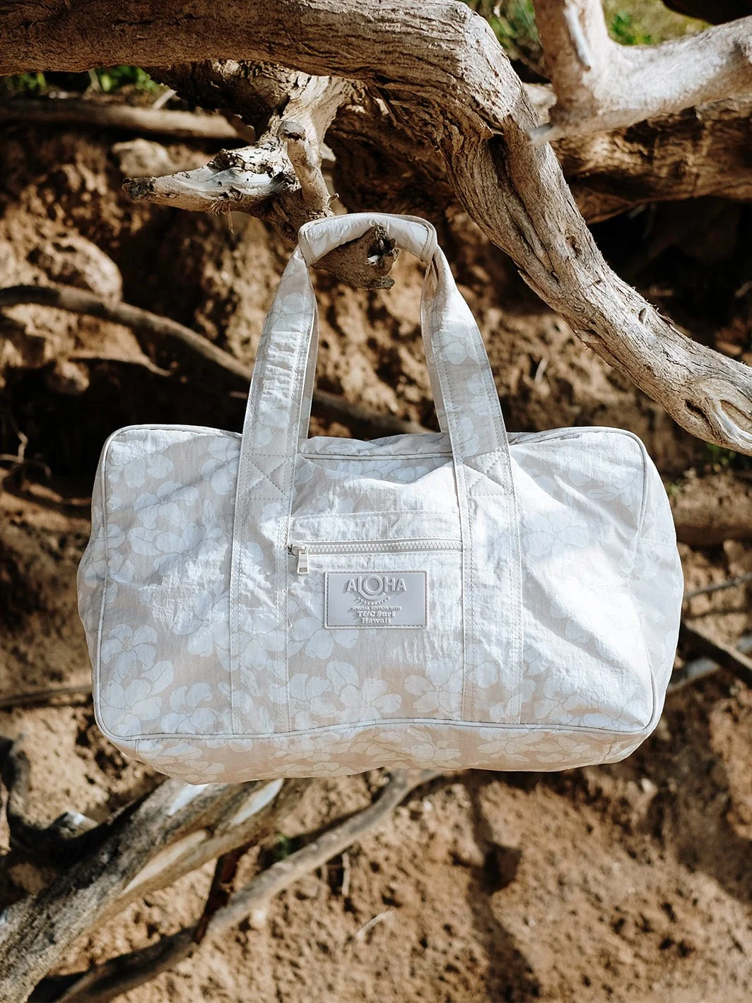 Aloha Collection Puakenikeni Distressed Weekender Bag - Image 7